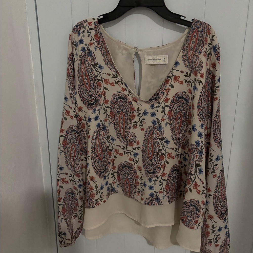 Cream Paisley V-Neck Long Sleeve Top - Women Excellent condition